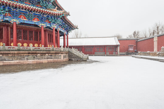 冬天雪后沈阳故宫的大政殿