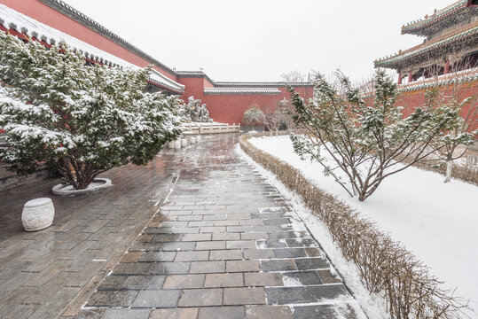 冬天雪后沈阳故宫的园林古建筑