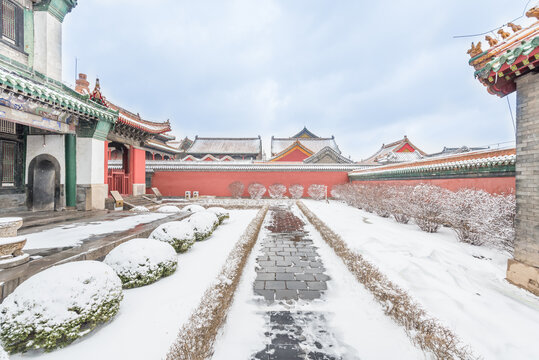 冬天雪后沈阳故宫的园林古建筑