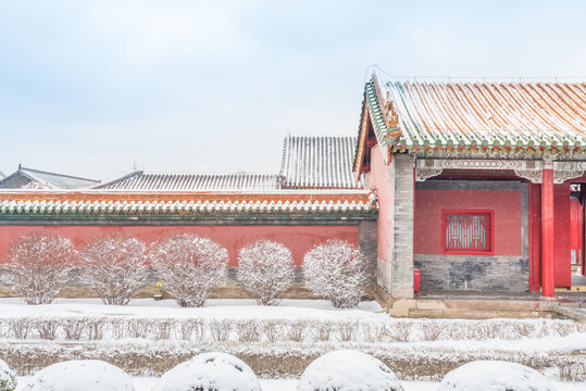 冬天雪后沈阳故宫的园林古建筑