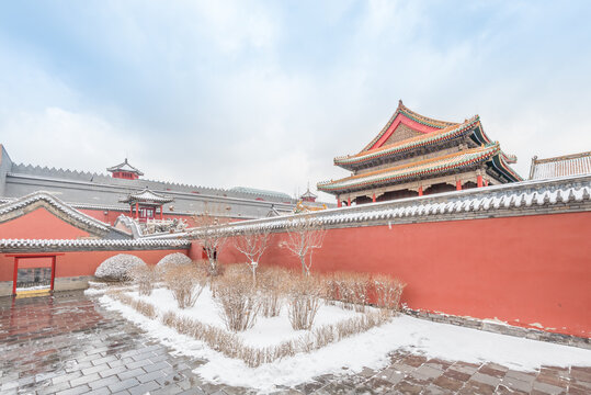 冬天雪后沈阳故宫的园林古建筑