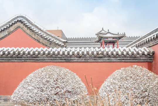 冬天雪后沈阳故宫的园林古建筑