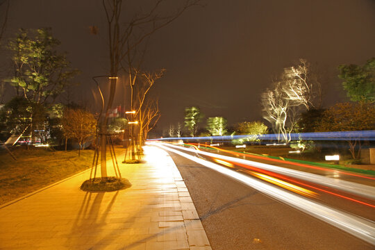 夜晚的道路