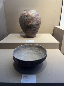 红山文化彩陶碗