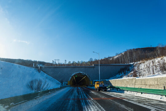 公路隧道入口