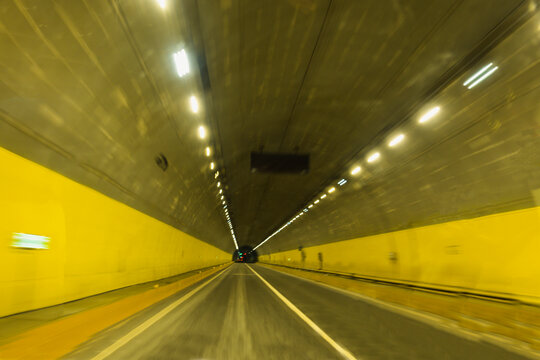 公路隧道灯光