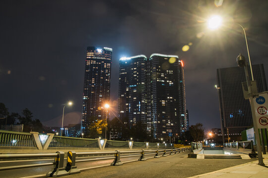 城市高楼夜景