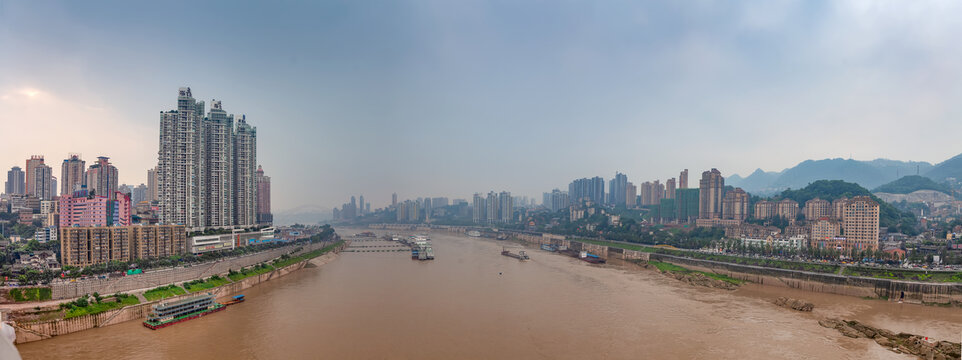 重庆东水门长江大桥全景图