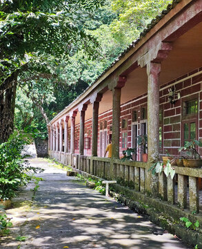 陆川谢鲁山庄