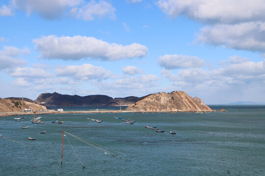 海洋岛屿海岛渔业养殖蓝天大海