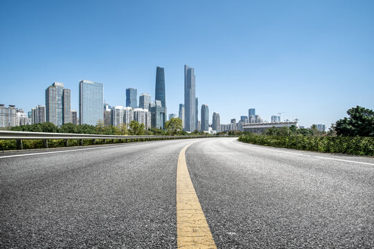 公路行车道和广州风光