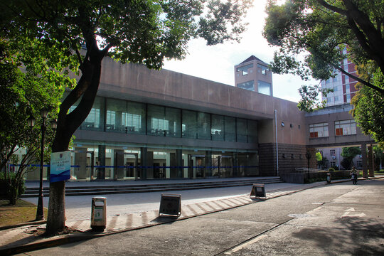 上海财经大学