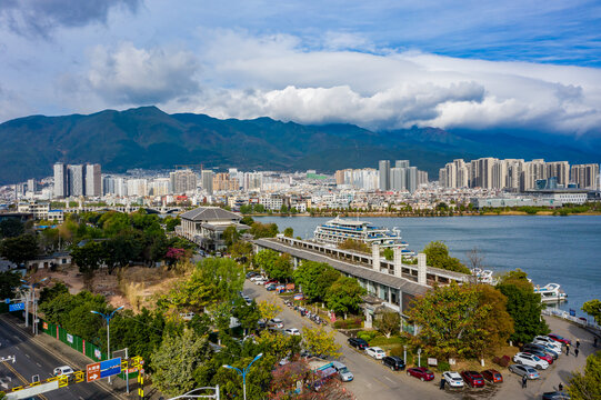 航拍云南大理洱海风光湖泊湿地