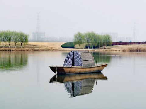 渭河河堤公园柳工船