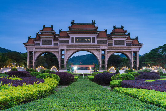 佛山市顺峰山公园石牌坊全景