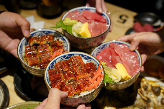 鳗鱼饭鱼生饭日本料理美食