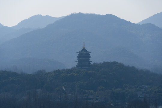 吴山城隍阁远眺雷峰塔