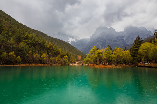 玉龙雪山蓝月湖