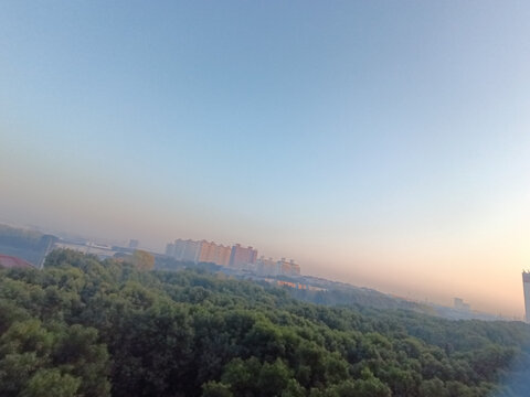 夜后邀陪明月晨前独对朝霞