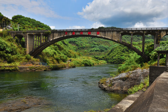 万泉河峡谷漂流