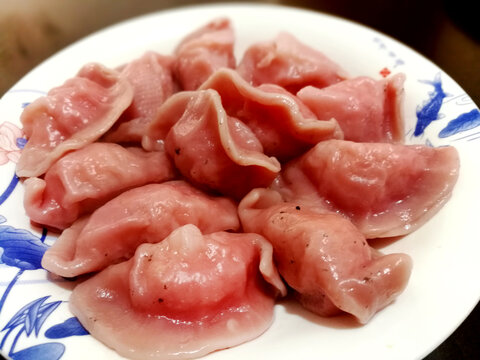 粉色饺子