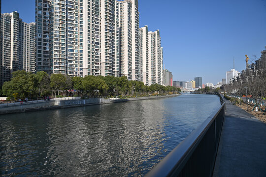 苏州河沿岸建筑风光