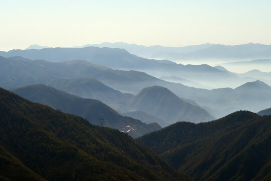 水墨远山重峦叠嶂