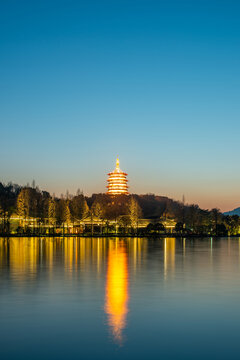 杭州西湖雷峰塔夜景