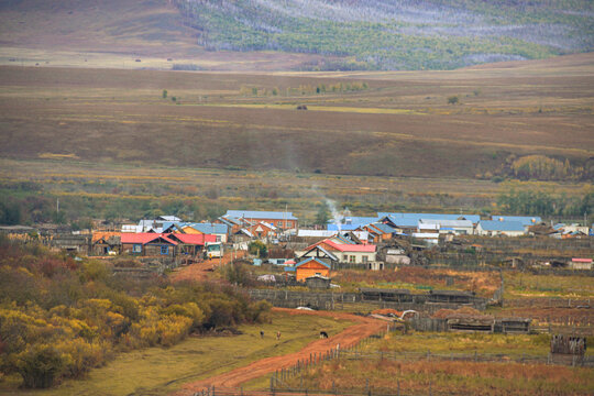 秋季边境山村