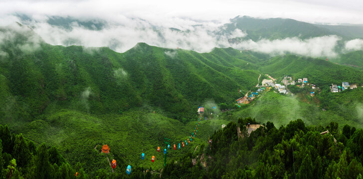 雨后珏山云涌时