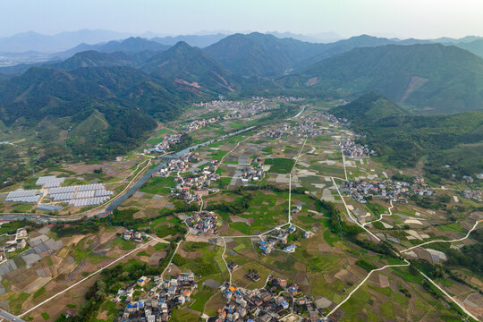 春日五彩田园村庄风光景色秀丽