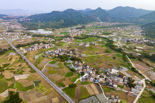 春日五彩田园村庄风光景色秀丽