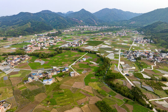 春日五彩田园村庄风光景色秀丽