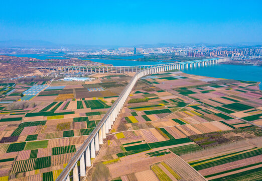 平陆浩吉铁路与运三高速