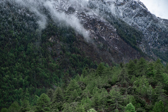 西藏旅游八宿然烏湖雪景