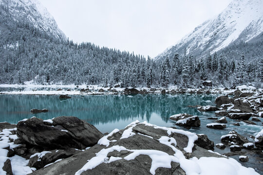 西藏旅游八宿然乌湖雪景