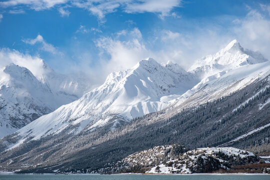 西藏旅游八宿然乌湖雪景风光