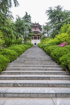 南京雨花台的雨花阁园林古建筑