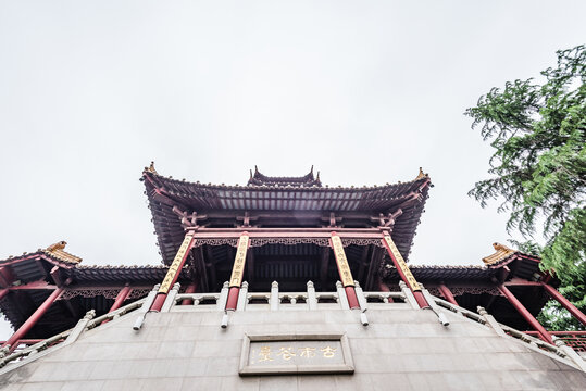 南京雨花台的雨花阁园林古建筑