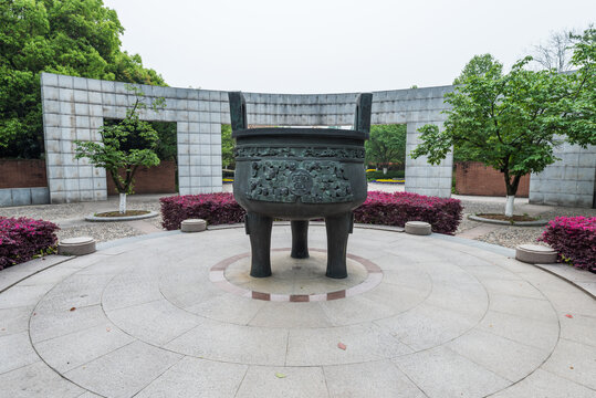 南京雨花台景区的雨花宝鼎