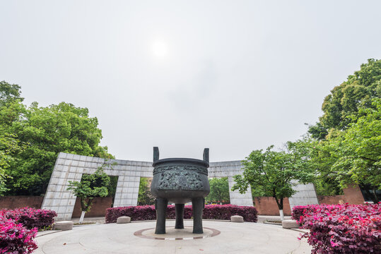 南京雨花台景区的雨花宝鼎