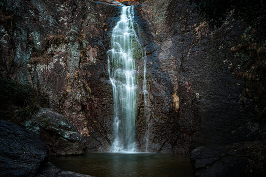 山间流水