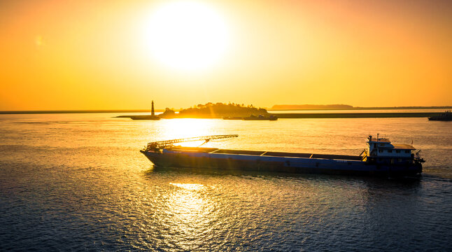 洞庭湖日落夕阳晚霞自然风光