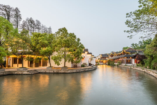 南京白鹭洲公园古建筑夜景