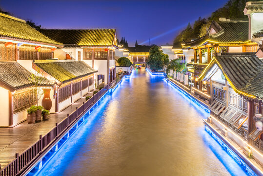 南京白鹭洲公园古建筑夜景