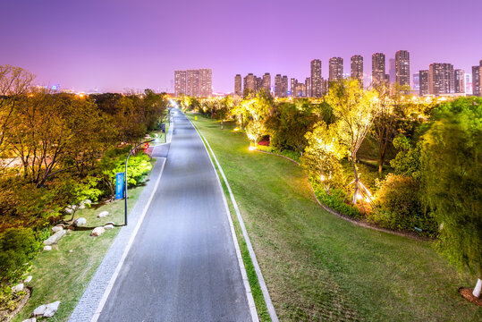 南京的南京眼步行桥建筑夜景