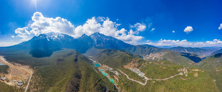 航拍丽江玉龙雪山蓝月谷风景区