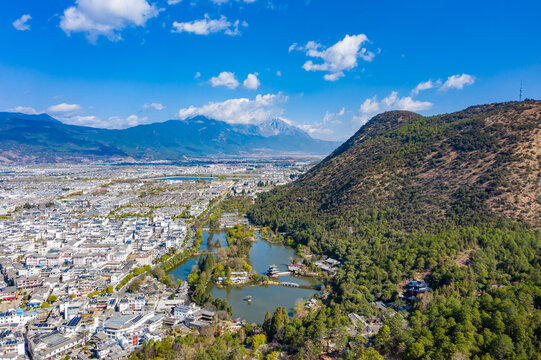 航拍云南丽江黑龙潭公园美景