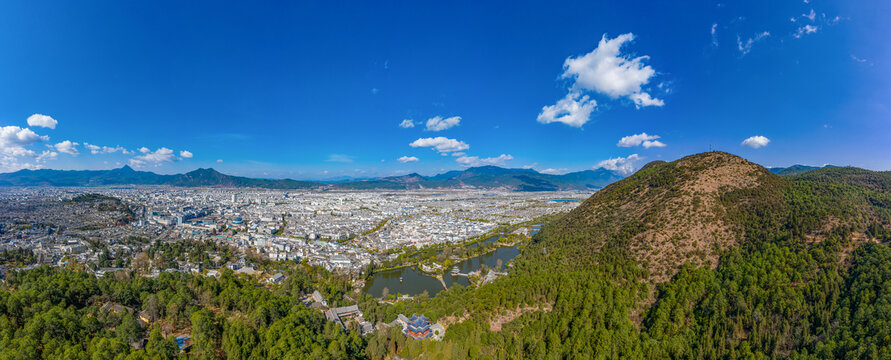 航拍云南丽江黑龙潭公园美景