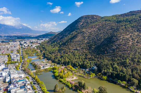 航拍云南丽江黑龙潭公园美景